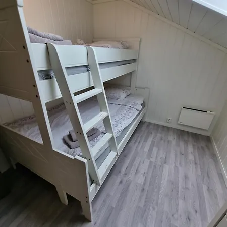 Golf, Cosy 2 Bed With Water Views Апартаменты *