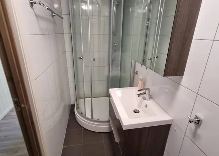 Lägenhet Golf, Cosy 2 Bed With Water Views *