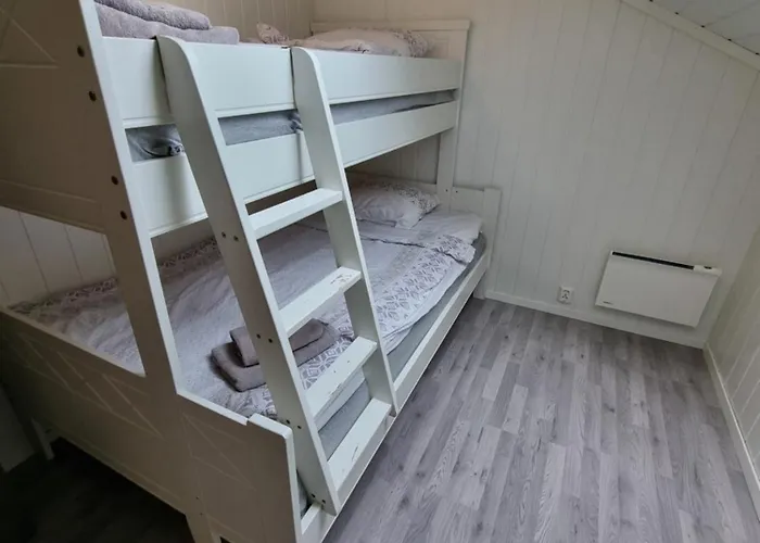 Golf, Cosy 2 Bed With Water Views Apartment *