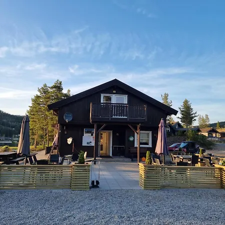 Golf, Cosy 2 Bed With Water Views Апартаменты *