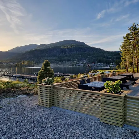 Golf, Cosy 2 Bed With Water Views *